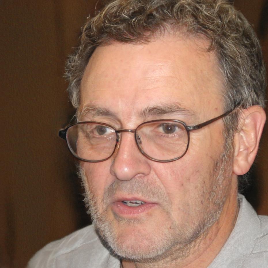 Portrait de Marc Dubois, expert en planification financière